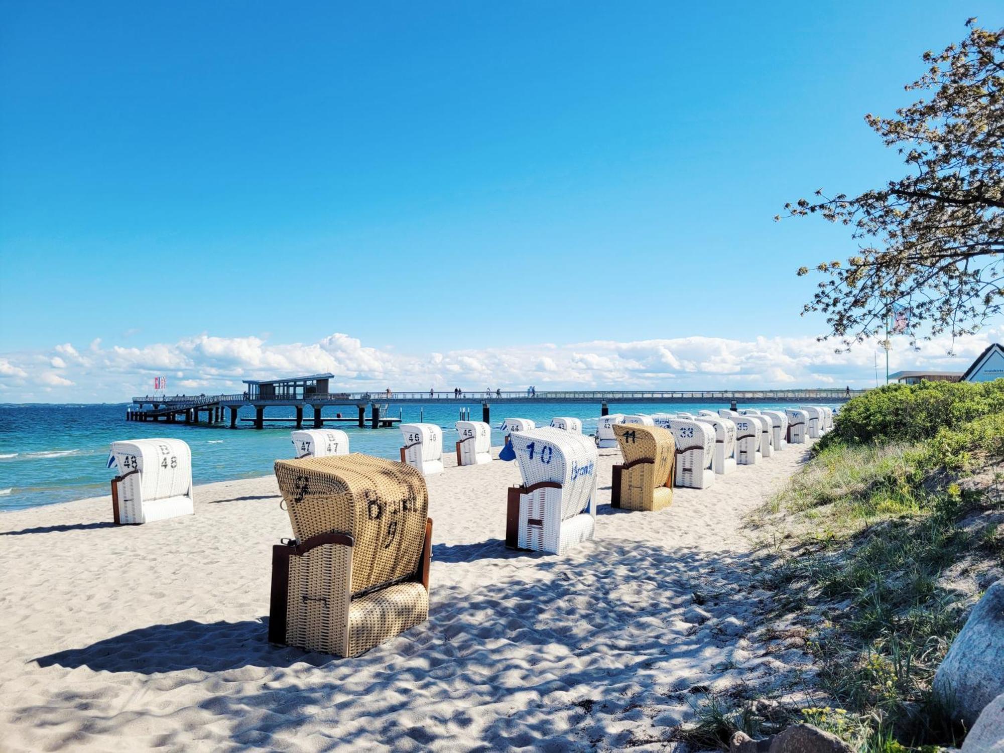 Strandnahe Ferienwohnung - Sehr Modern Und Hochwertig Eingerichtet, Inklusive Parkplatz, Gartenzugang Und Fahrradunterstellmoeglichkeit Шарбойц Экстерьер фото